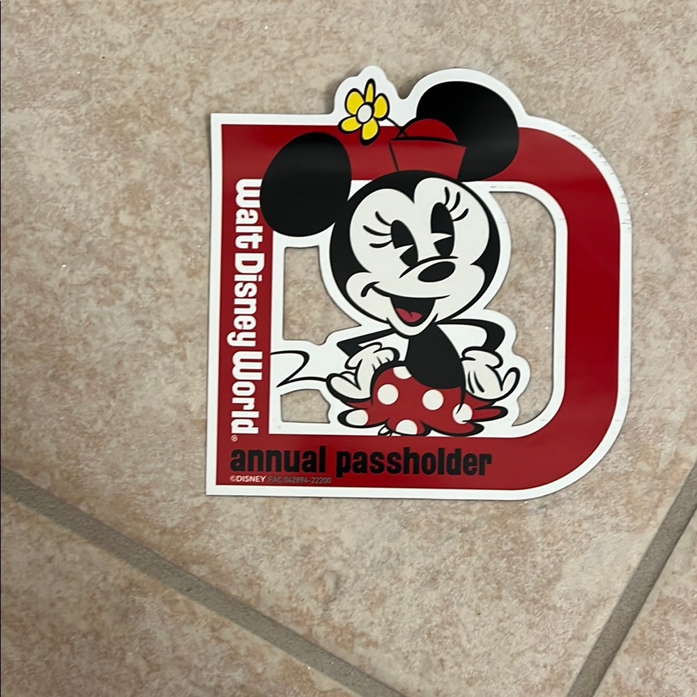 Minnie Mouse Disney Passholder Magnet